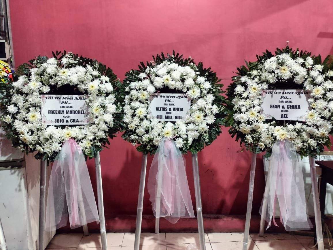 Contoh rangkaian bunga Alcya Florist Manado untuk peresmian kantor
